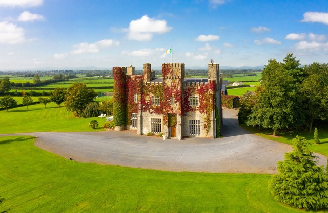 Lisheen Castle, Beautifully Restored, Perfect Central Location for Day Tripping