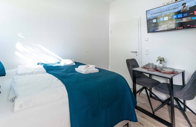 LiT LiVING: Luxus | Box SprIng | Kitchen | Parking