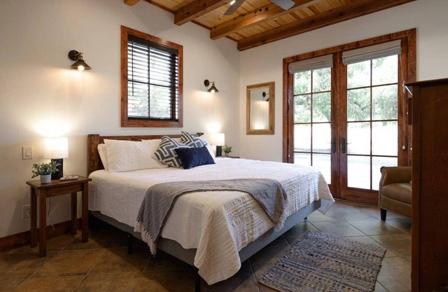 Little Dutch Cabin 102-12 min to Magnolia-baylor