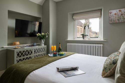 Little Gem Cottage Luxury cottage Bourton, dog friendly, parking, Gdn