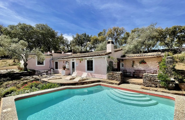 Little house on the hill, Finca el Moro