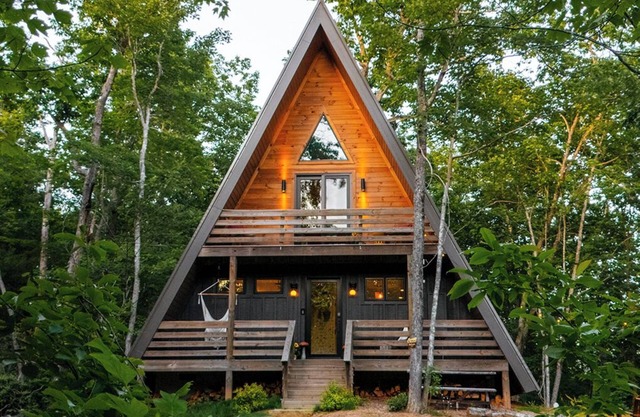 little mountain a-frame: a cozy, quiet retreat w/hot tub - pet friendly!