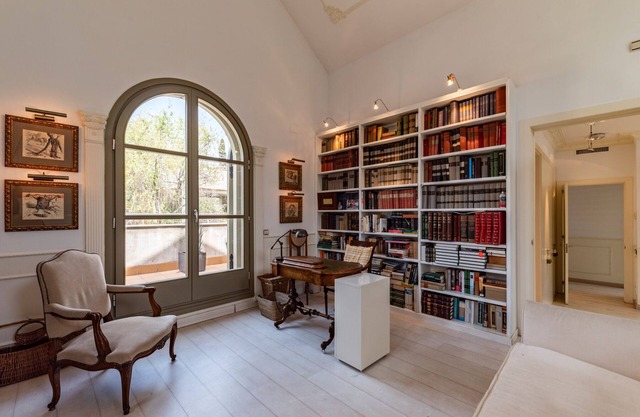 Little oasis in Barcelona City with pool, AC, gardens, and much more!