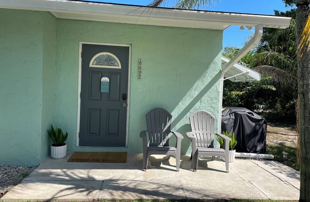 Little Palm Villa retreat less than a mile from the beach!