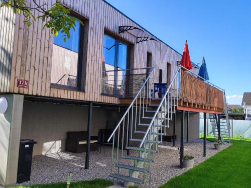 Little Tiny Village Haus 3