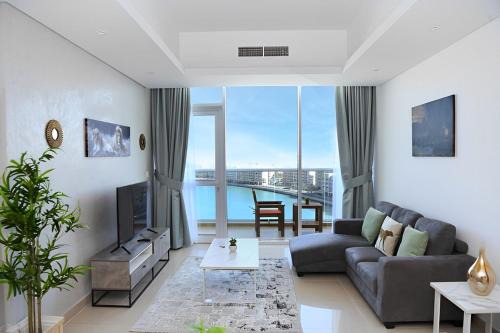 Live close to Lagoons Canal - 1 BR Apartment