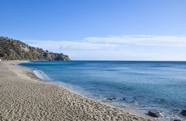 Live in style in this beautiful vacation apartment with sea view in Amantea.