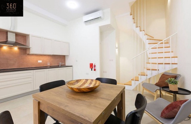 LIVE like a local - 3 Cities home + 2 KING BED