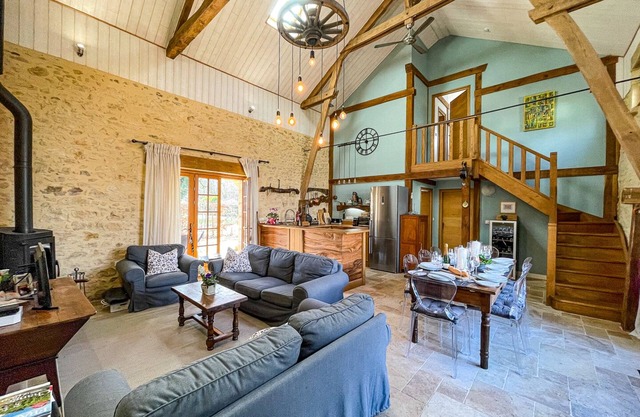 Live like a local in the Dordogne Valley! Castles, gourmet food, wine & history