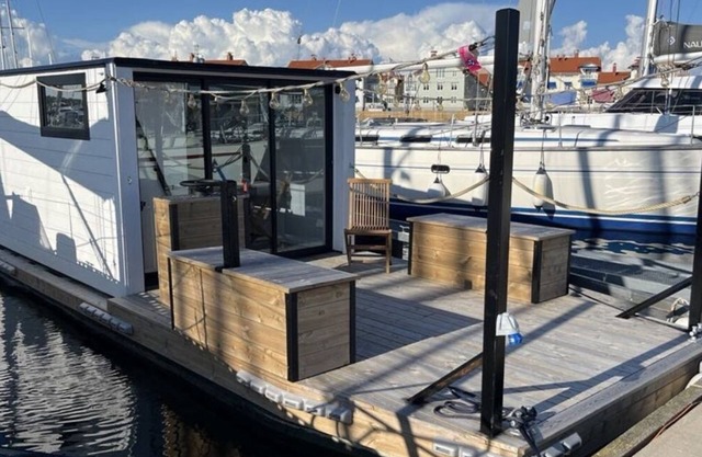 Live next to the sea in a houseboat in the middle of Karlskrona City Center