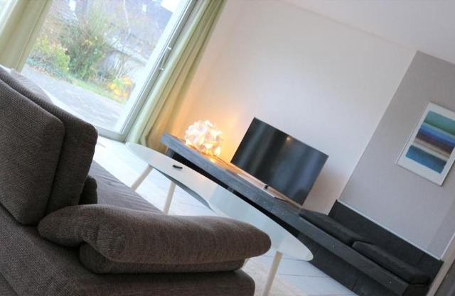 LIVING . Bungalow mit großem Garten .