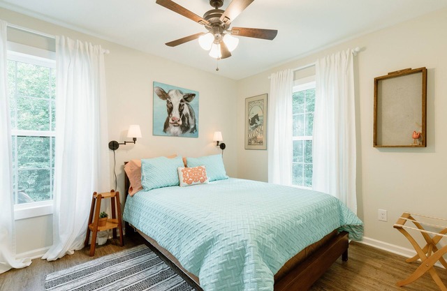 Living Water Retreat #2 - Gorgeous New Farmhouse Retreat - 2 miles to TIEC