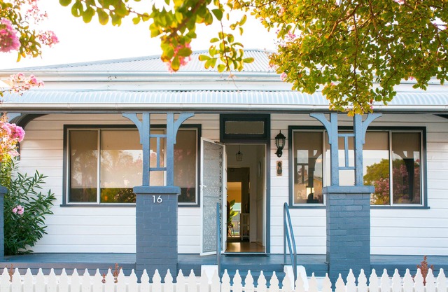 Livy Lou's Cottage - 3 bedrooms with modern cosy interior, PETS WELCOME!