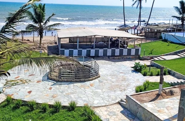 Lloyds Beach Resort & Hotel