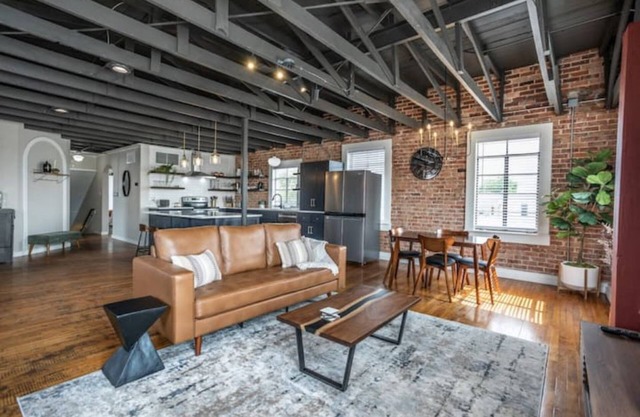 Local Charm Meets Modern Luxury in the North Texas Hill Country - 1.5hrs to DFW!