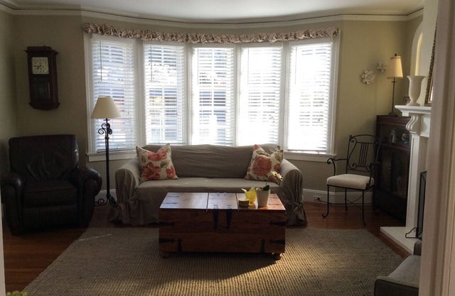 Local Style Living Inside the Big City! Two miles to UCSF and Golden Gate Park!
