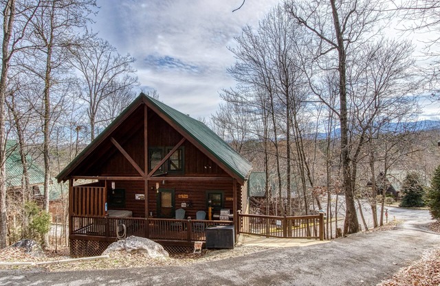 Located 1.5 mi. from the Parkway in Pigeon Forge.