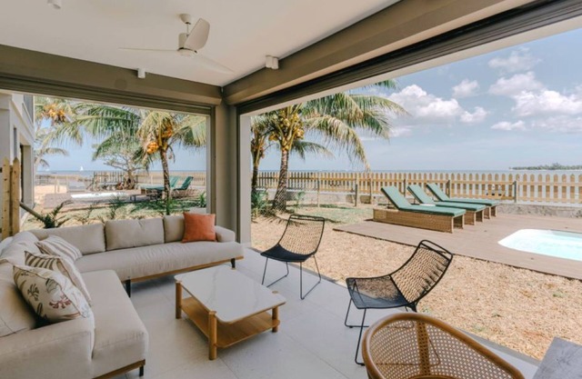 Located directly on the beach in Tamarin with private garden and swimming pool.