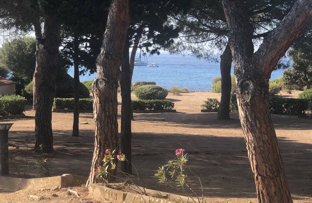 Location au Bord de L'eau Avec vue sur Mer. Pour une Famille de 4 Personnes