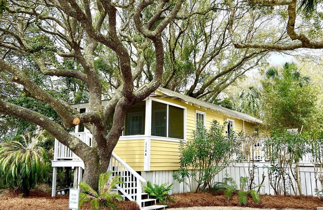 Location & Charm! Just Steps to Downtown & Beach!