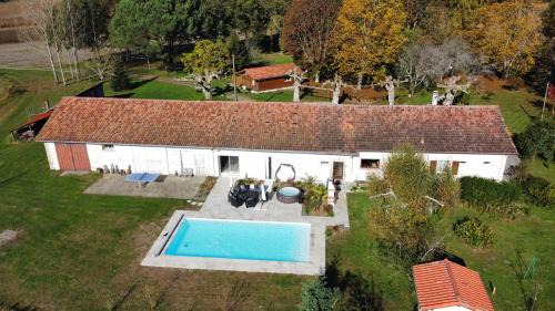 Location vacances maison avec piscine sauna spa proche plages