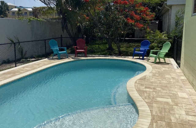 Location! Welcome To Bare Feet Retreat. Steps From Times Square And The Beach