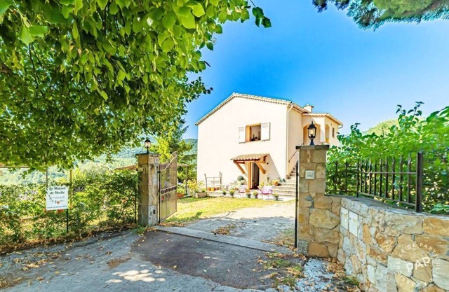 LOCATIONS-06 - LA MAISON NOELIE 1ER ETAGE 300M RIVIERE 30mn NICE CANNES ANTIBES