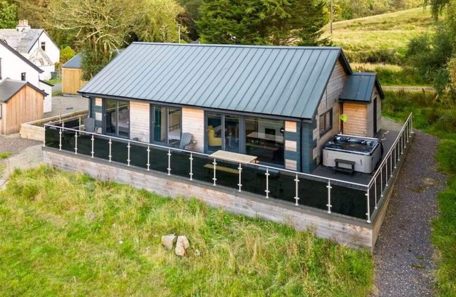 Loch Awe Lodge with Stunning Views Ardbrecknish