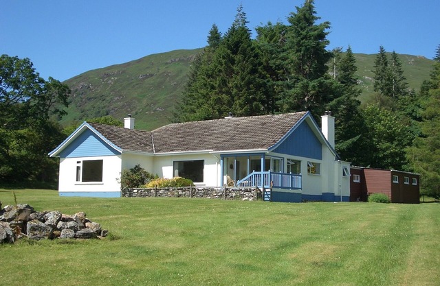 Loch-side House with Stunning Mountain and Loch Views