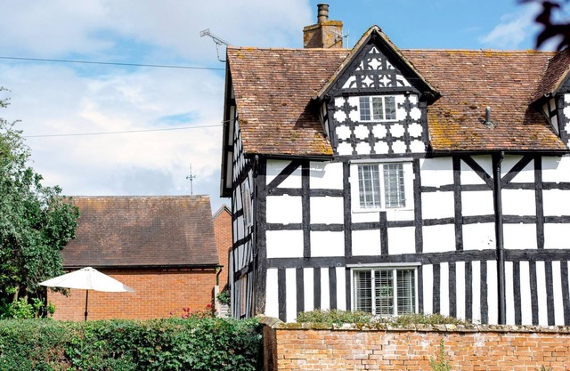 Locke's Cottage - sleeps 2 guests in 1 bedroom