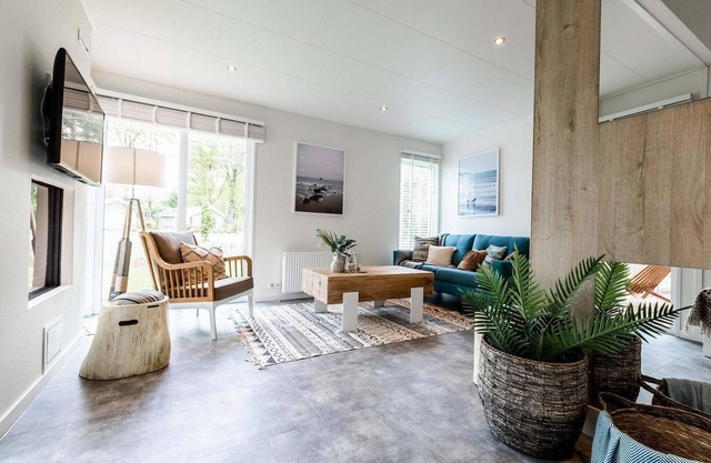 ✓ Lodge Royall at Parc de IJsselhoeve ✓ Holiday home for 4 persons ✓ Located in Nieuwerkerk aan den IJssel (Zuid-Holland) ✓ Holiday park next to the IJssel ✓ Book directly through the park
