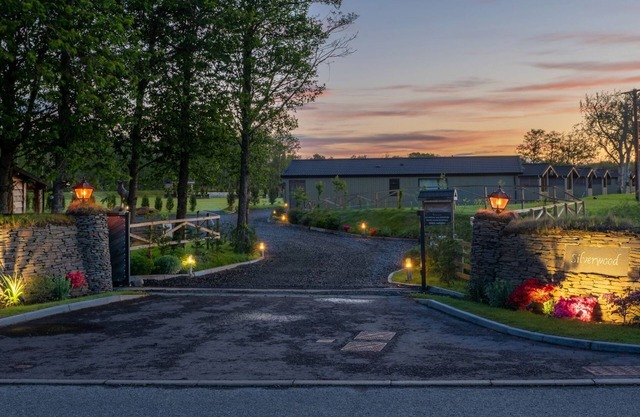 LODGE 9 - THE FORGAN, family friendly, with hot tub in Errol