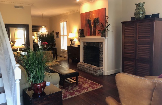 Lodge Alley - Downtown Historic District - Incredible Location