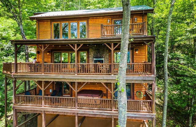 Lodge in Seven Devils w Hot Tub & Mountain Views!