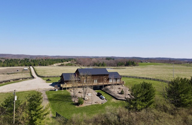 Lodge on 100 Secluded Acres in Hocking Hills