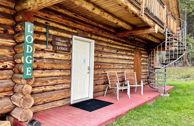 Lodge @ Seven Timbers-Large mountain lodge with access to endless recreation