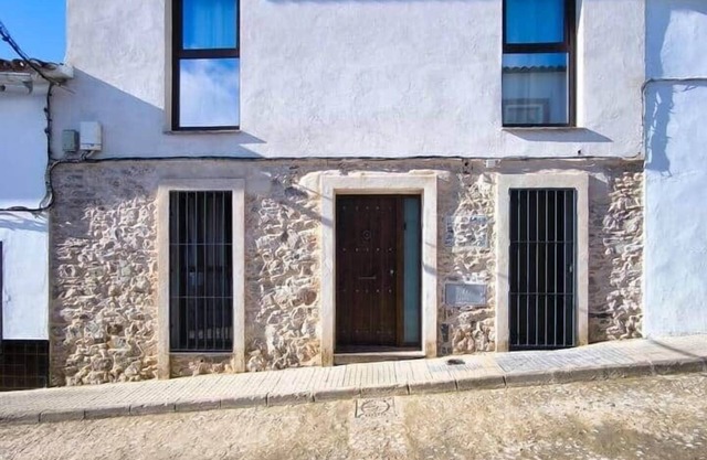 Lodging fuerte trece