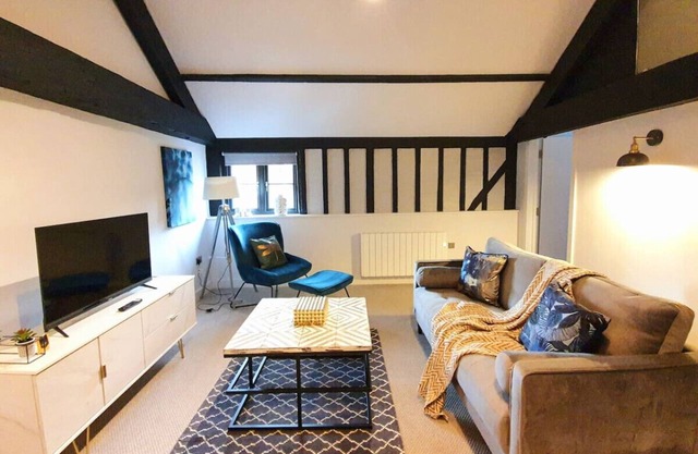 Loft 4 - stunning apartment near Stansted