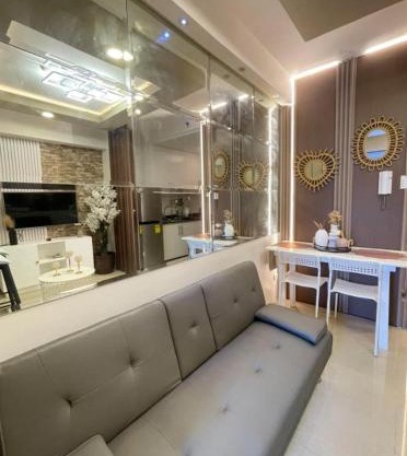 Loft and Luxe 1BR Condo in Clark