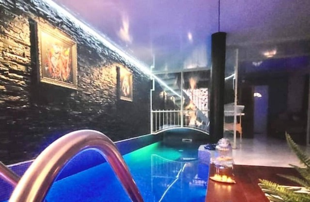 Loft Avec Piscine Privé Intérieure Chauffée, Rodez