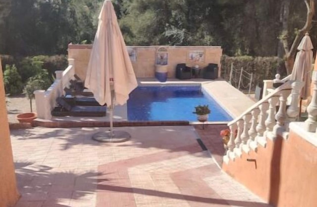 Loft in the villa, swimming pool, parking, enclosed garden.
