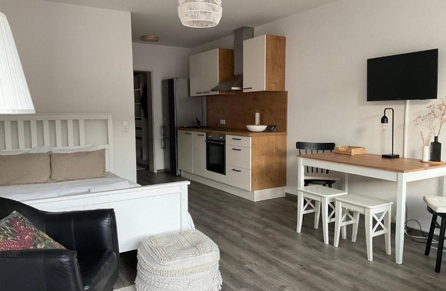Loft mit Balkon & Parkplatz, Nähe Basel