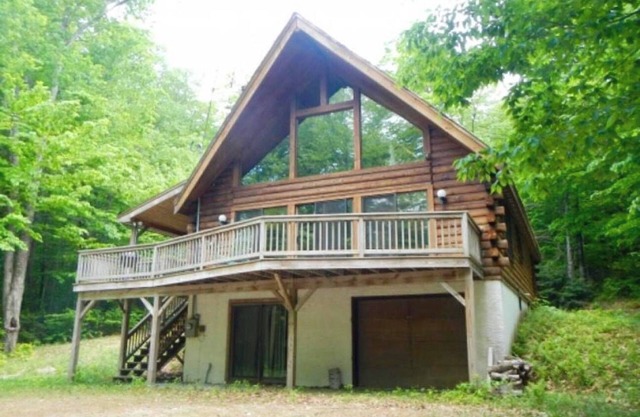 Log Cabin with Hot Tub - Perfect for family vacation and group getaways!