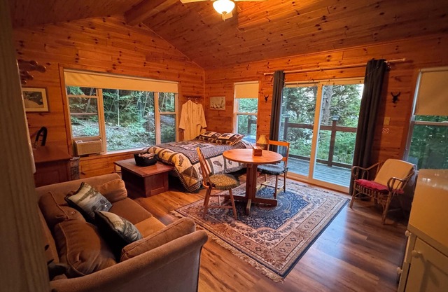 Log Home, Sauna, Sand Beach, Boats, All Day Sun