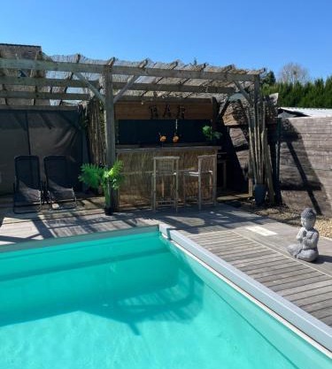 Logement cosy avec piscine et jacuzzi privatifs