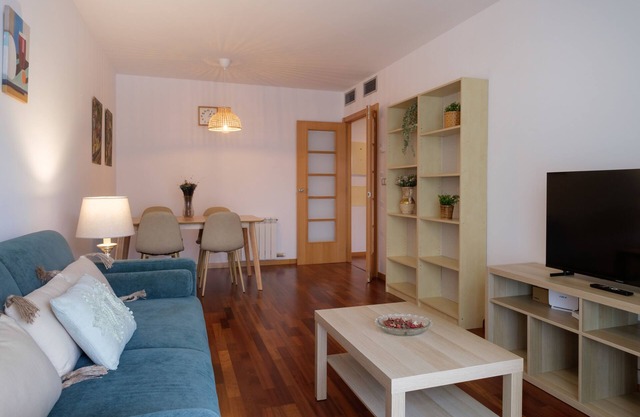 LOIRA CUARTE 2: 3 Bedrooms with Pool