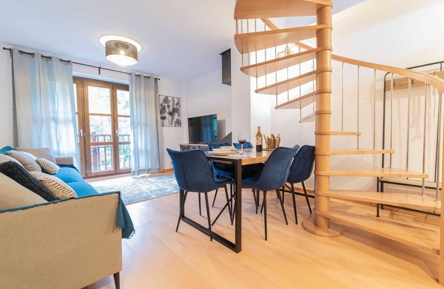LOIRA SANCHINES HOUSE: Luxury Duplex in Benasque