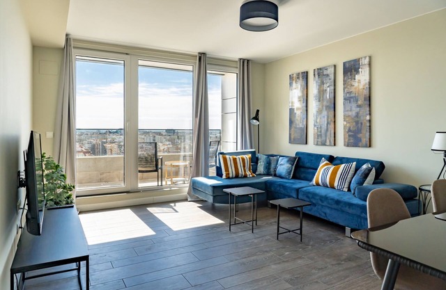 LOIRA TORRE 1: Panoramic Luxury in Zaragoza