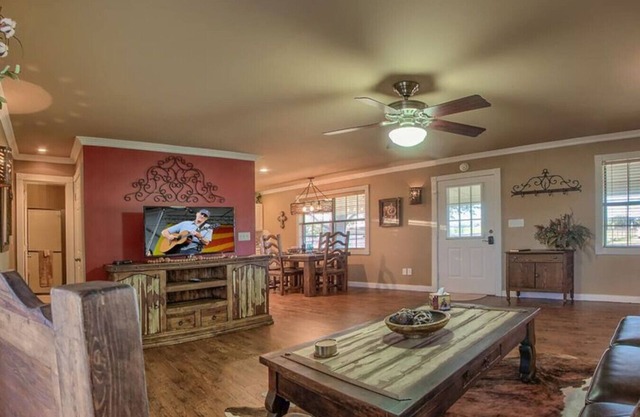 Lone Star Cabin No. 1 - Texas Hill Country
