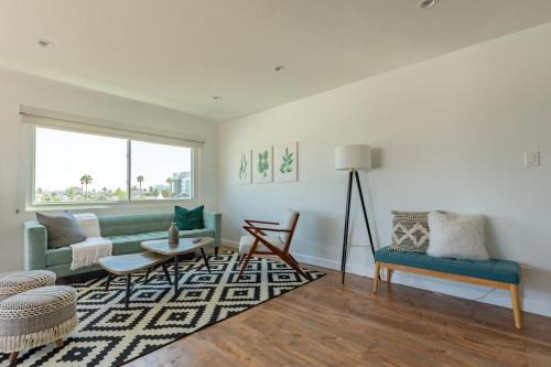 Long Beach 1br nr aquarium groceries bars LAX-1156